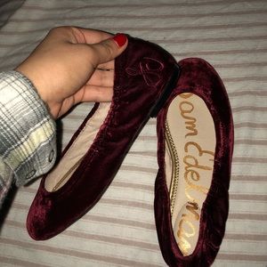 Velvet burgundy flats!!😍